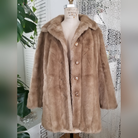 Jackets & Blazers - Vntg Caramel Tan Faux Fur Coat